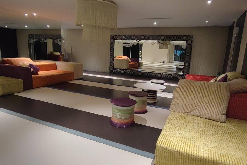 Aveline Suites Elite Rockwell View Acqua Private Residences Near Rockwell Makati Manila Zewnętrze zdjęcie